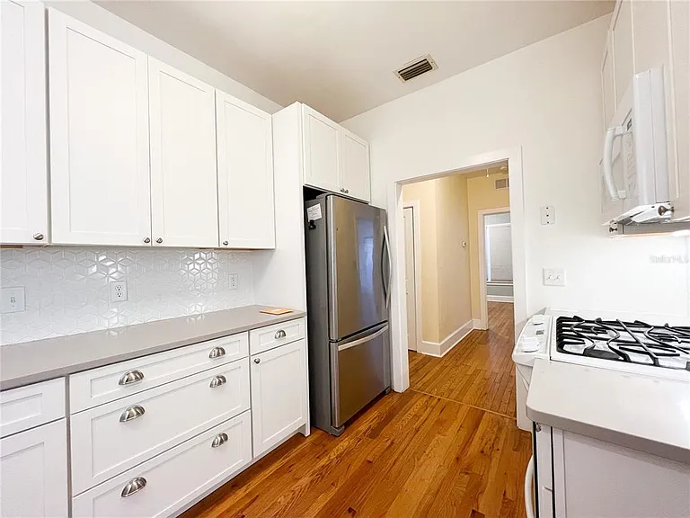 501 NE 8th Ave — Photo 8