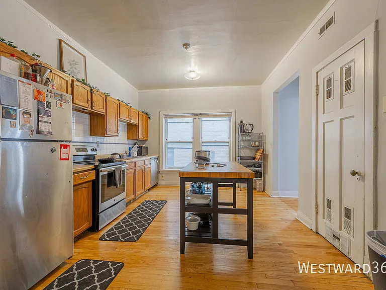 531 W Roscoe St #2R — Photo 2