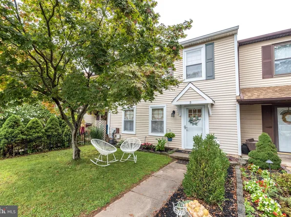 5 Churchill Cir, Horsham, PA 19044