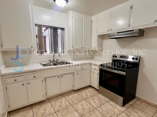 8700-8710 Rosecrans Ave