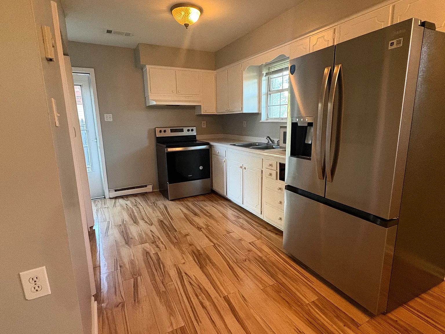 3736 Niagara Dr — Photo 4