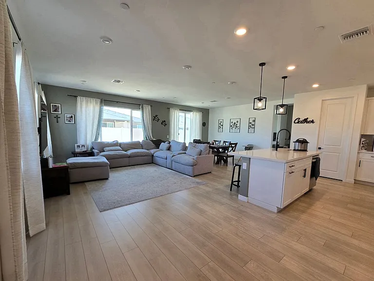 3336 Emerald Ln — Photo 3