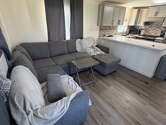 3rd image of 123 Aurora Ave