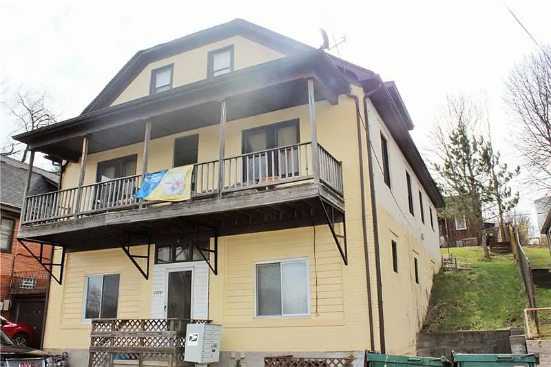2506 School St photo 1