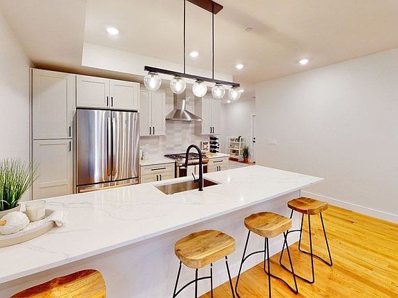 5th image of 34 Dorset St #2