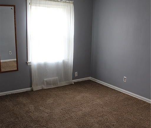 5th image of 7917 Pinegrove Ave