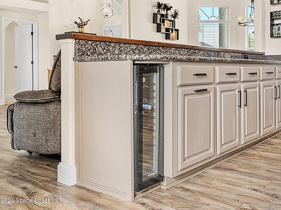 5th image of 2251 Brightwood Cir