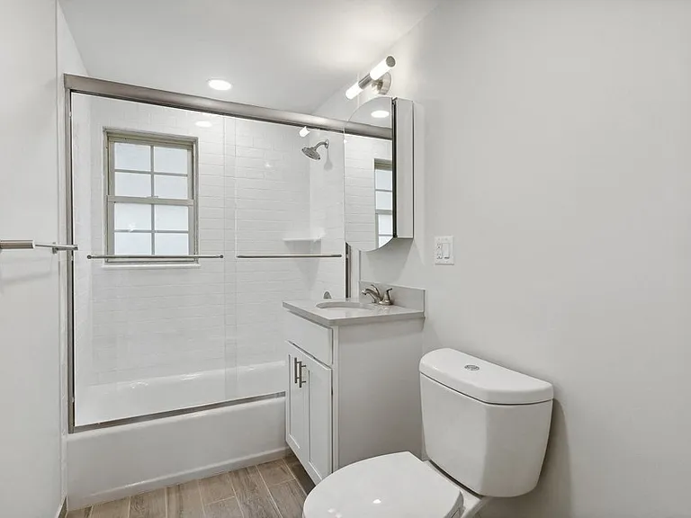 Spring Hill Apartments — Photo 5