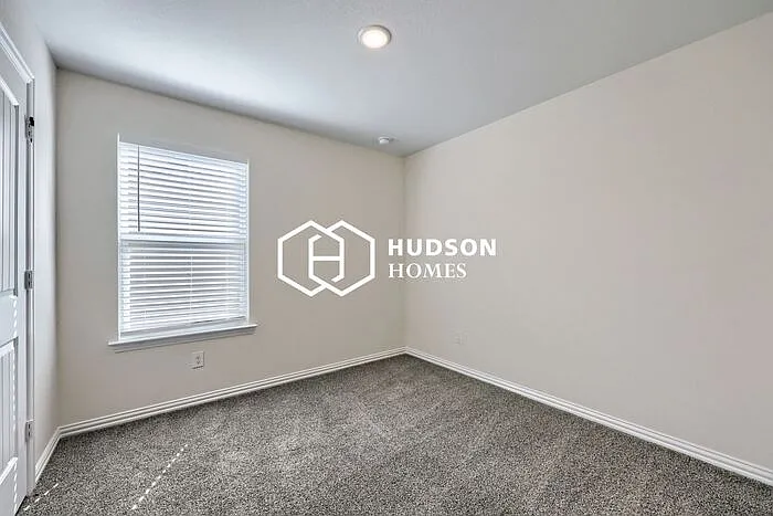 404 Rose Ave — Photo 7
