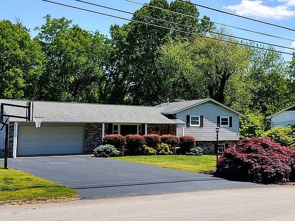 2nd image of 700 E Meadecrest Dr