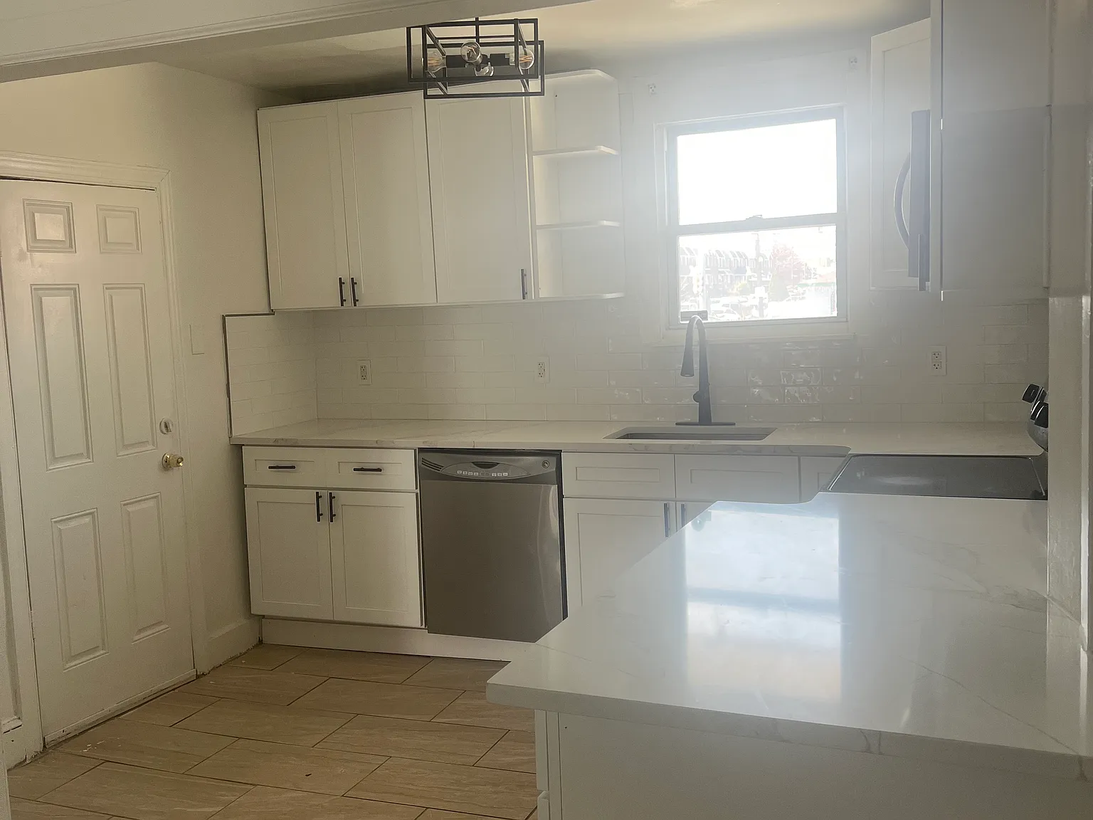 3 bed, 1086 sqft, $1,600 — Photo 4