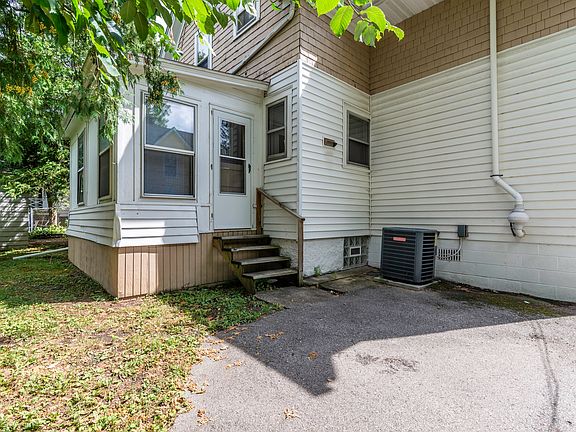 2nd image of 831 Brookwood Pl