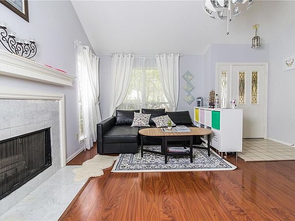 4th image of 1901 Elm Creek Dr