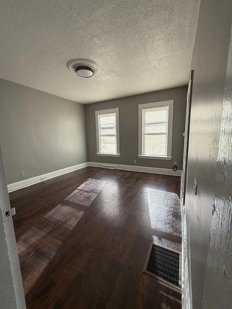 2 bed, 900 sqft, $1,500 — Photo 1