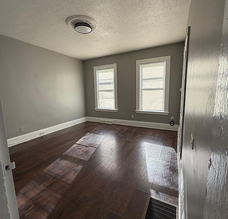 1st image of 262 James St #1