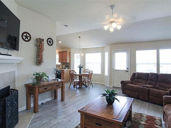 4th image of 19121 Leigh Ln