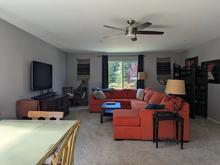 1662 Burnside Pl — Photo 4
