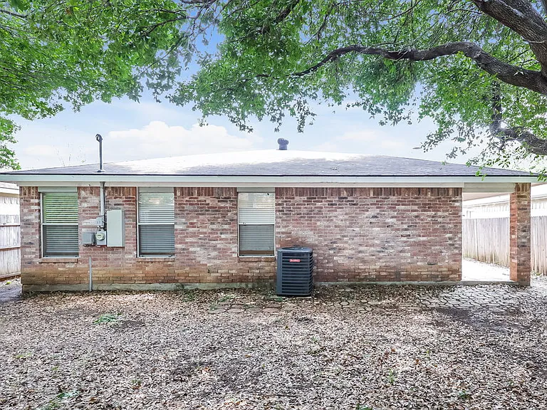 7320 Laurelhill Ct S — Photo 15