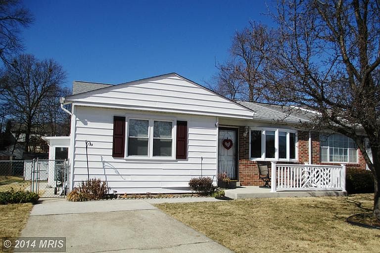 4 Bedroom/2 Bath Duplex