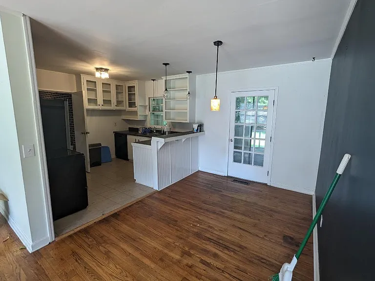 320 Cessna Ave — Photo 4