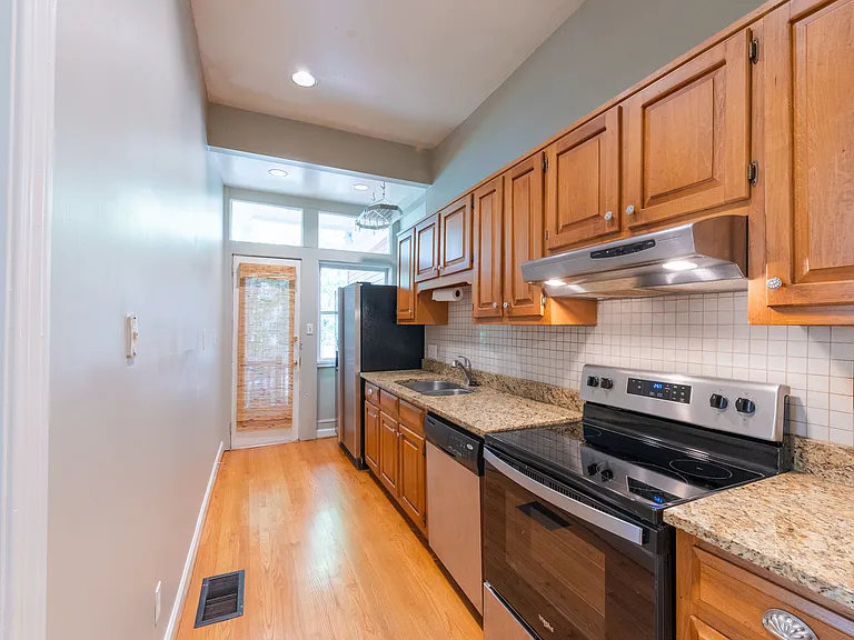 791 Myrtle St NE — Photo 9