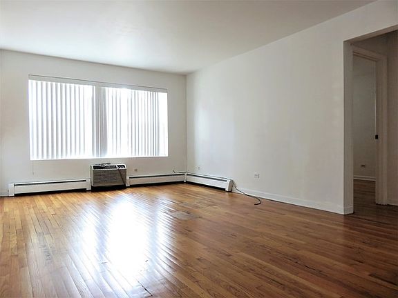 3rd image of 5769 N Northwest Hwy #601