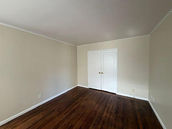 4th image of 820 Winchester Dr