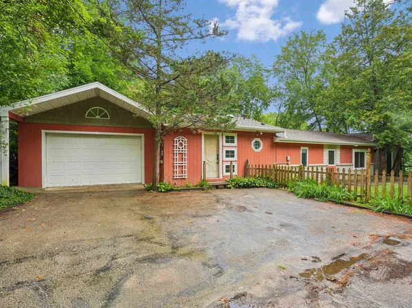 850 Kane St, Dubuque, IA 52001