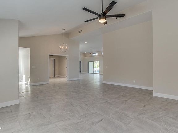 5th image of 520 W Sweetwater Ave