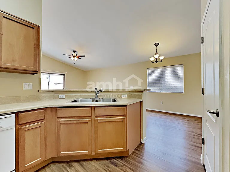 4133 E Lushfield Dr — Photo 4