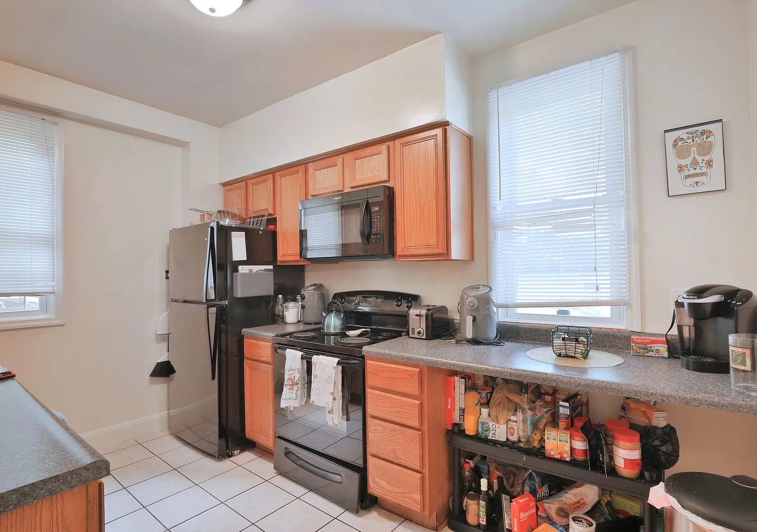 Central Campus - Highly Sought After Huge House - Awesome Front Porch and Parking — Photo 4