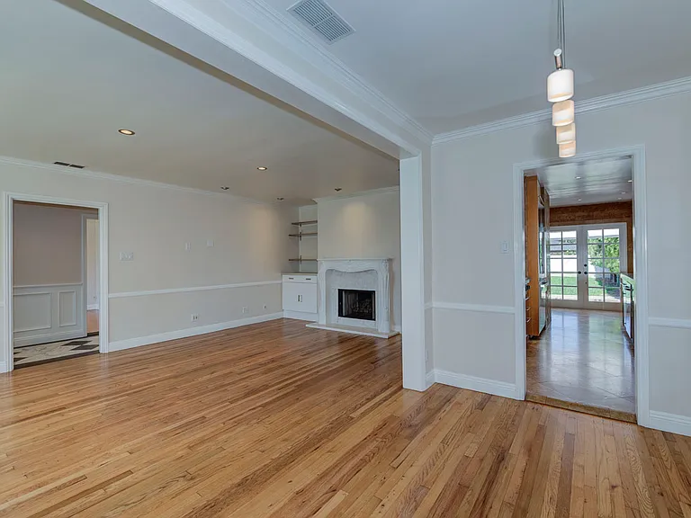 324 Flower St — Photo 14