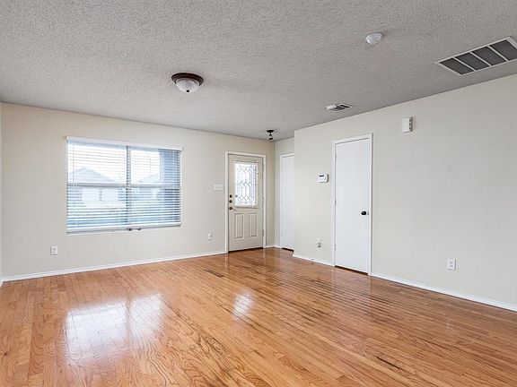 3rd image of 3211 Buckskin Dr