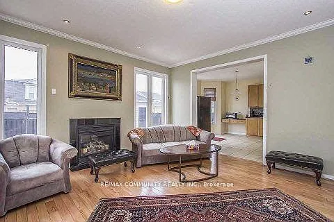 11 Horsetail St #MAIN FLOOR — Photo 4