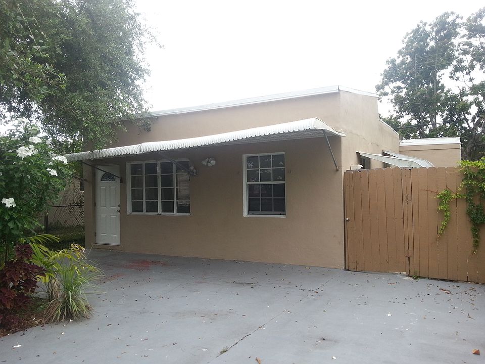 1st image of 2560 NE 192nd St