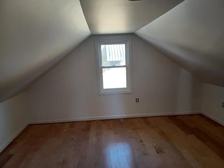 upstairs main room, can be used as 3rd bedroom