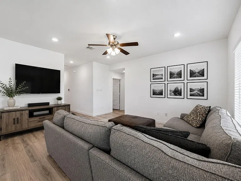 9522 Wall St — Photo 8
