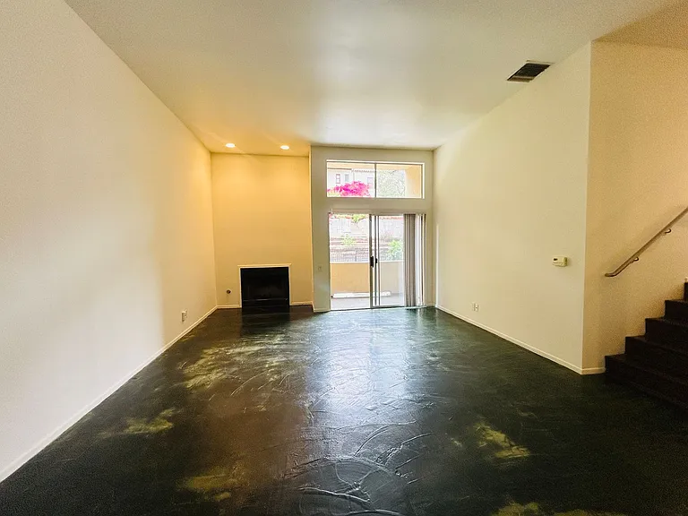 2339 Hyperion Apartments — Photo 9