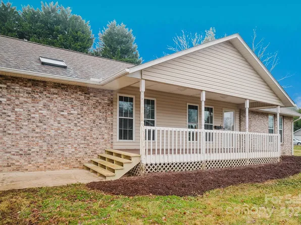 13 Cameron Dr, Etowah, NC 28729