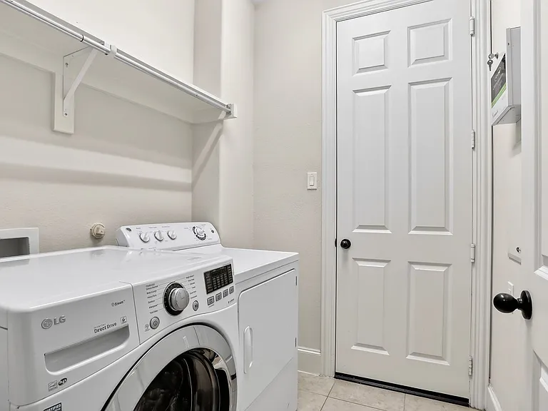 2346 Arezzo Ln — Photo 15