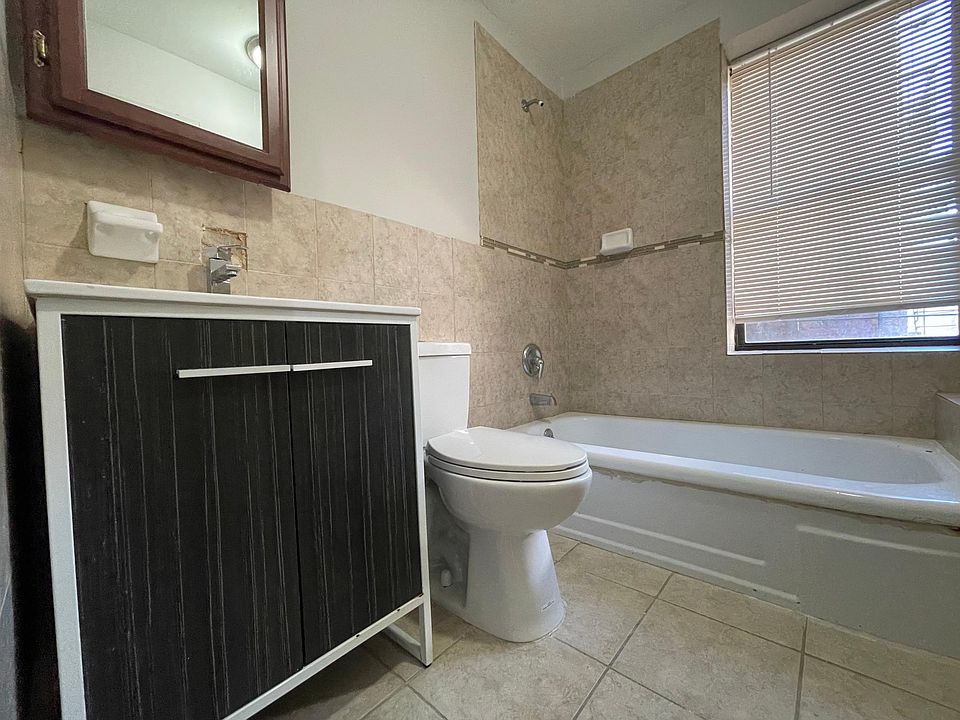2nd image of 205 Monticello Ave #6D