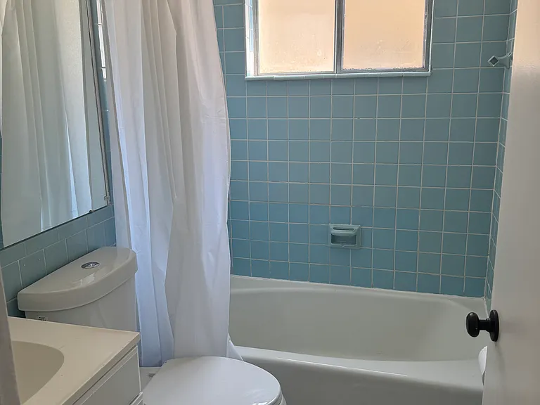 246 Montrose Ave #2 — Photo 11
