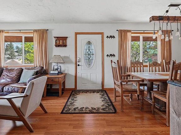 5th image of 976 Sutton Ln