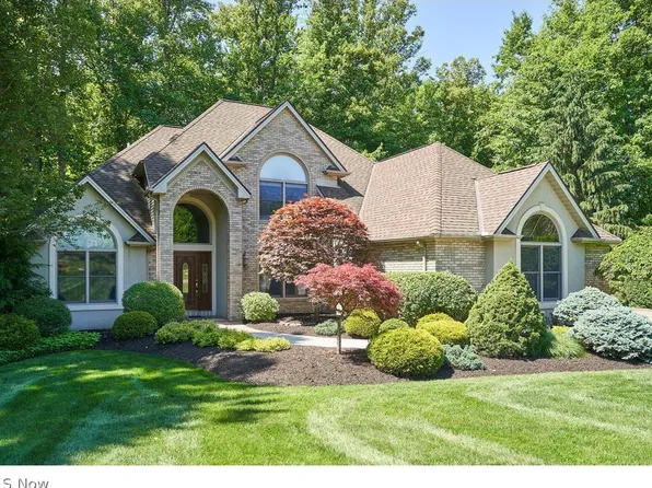 16200 Ceile Cir, Bedford, OH 44146