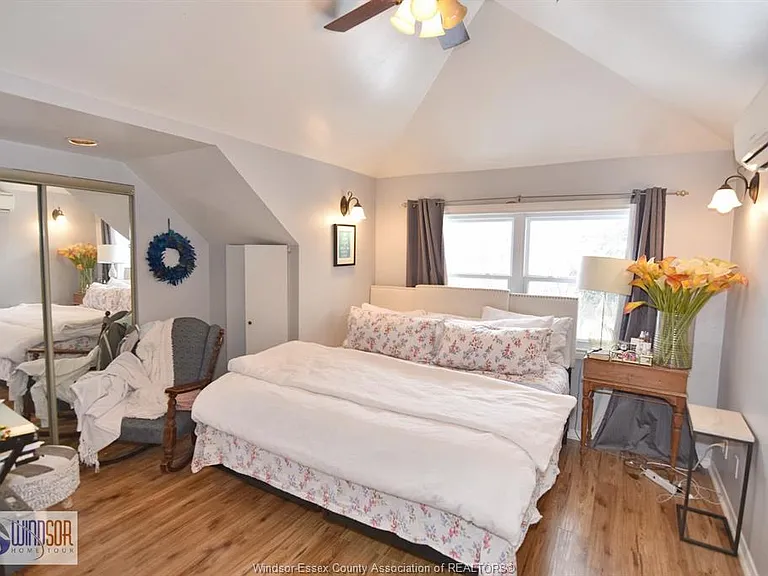 2471 Pillette Rd — Photo 31