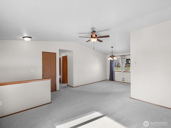 5th image of 4115 126th Place NE