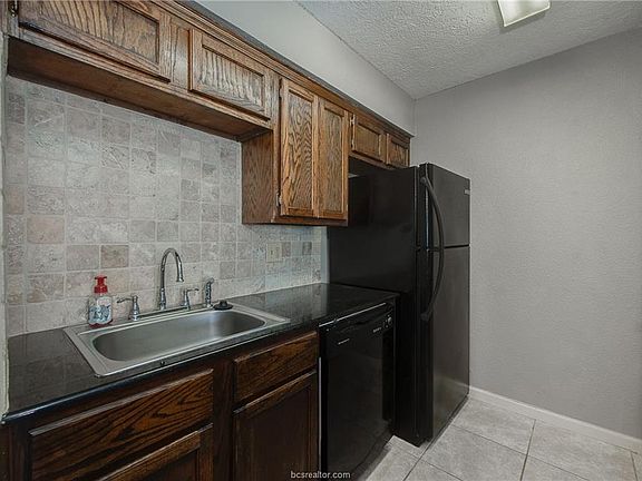 4th image of 904 University Oaks Blvd APT 25