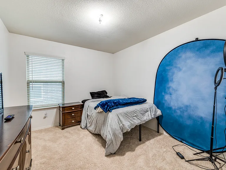 2445 Larimar Dr — Photo 21