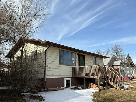 3rd image of 427 9th Ave W