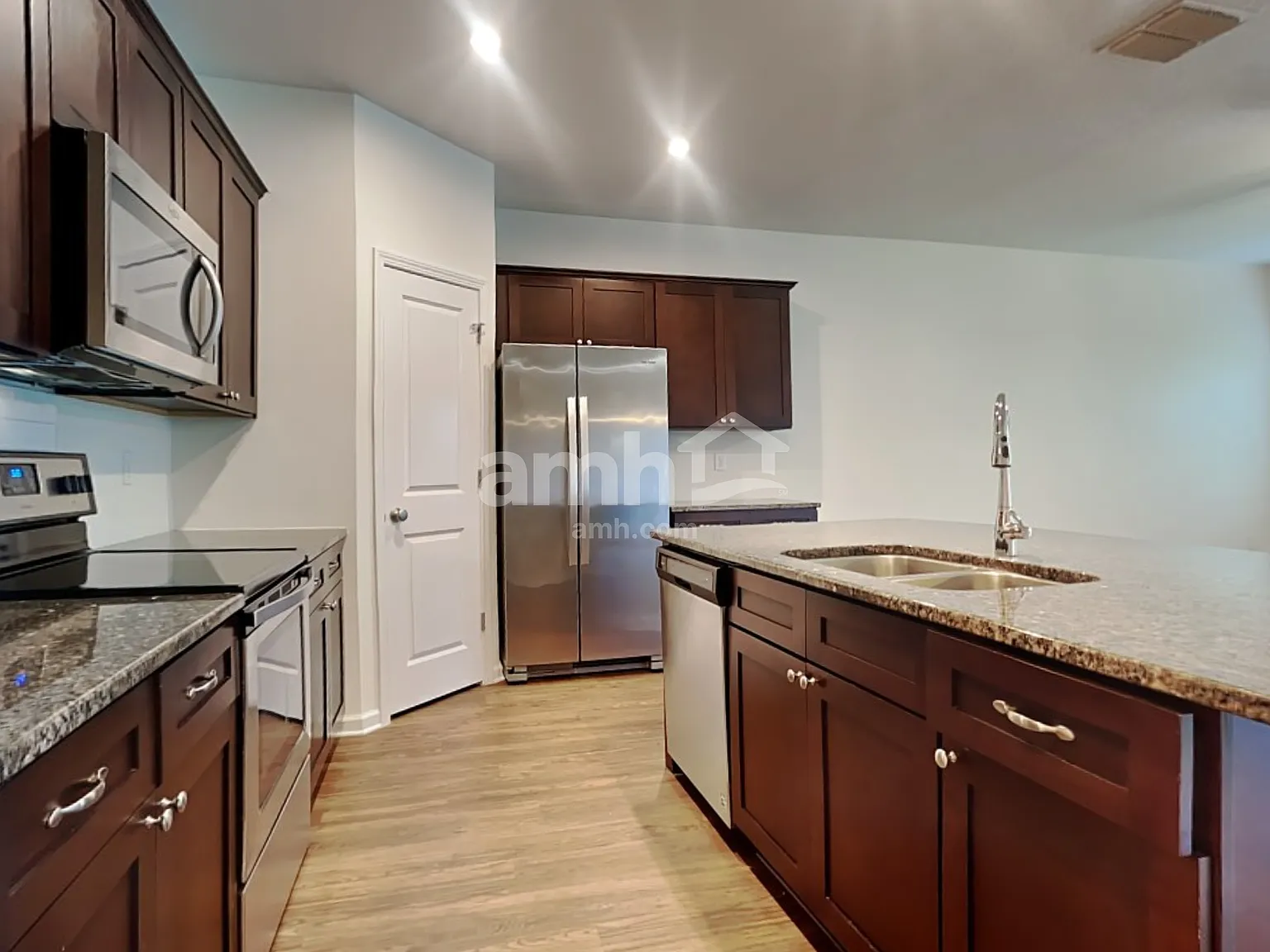 4 bed, 2.0 bath, 1772 sqft, $2,035 — Photo 4